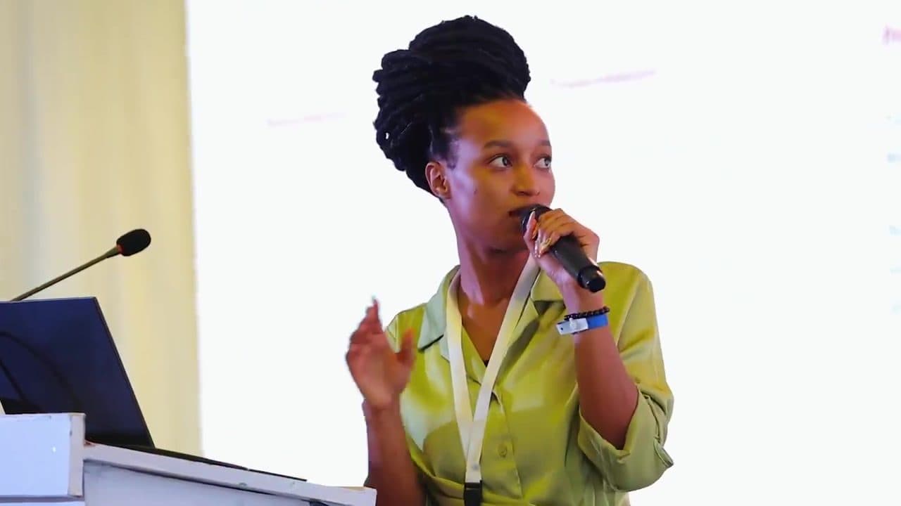 A delegate asking a question from the floor